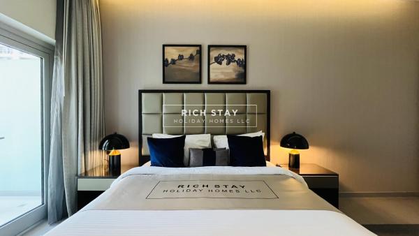På billedet ses objektet Modern loft Studio in Damac Majestine,Business Bay beliggende i byen Dubai.