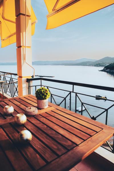 Op de foto is het object Endless Blu Apartments te zien, gelegen in de stad Agios Ioannis Prodromos.