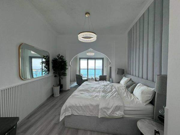 Na fotografii je vidět objekt Luxury 2BHK Apartment with Stunning Sea Views on Ajman Corniche nacházející se ve městě Adžmán.