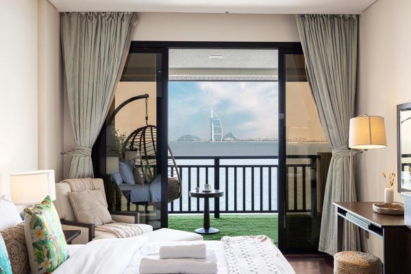 Na zdjęciu widoczny jest obiekt Beachfront Residences with Full Sea and Burj AlArab Views in Luxury Resort położony w mieście Dubaj.