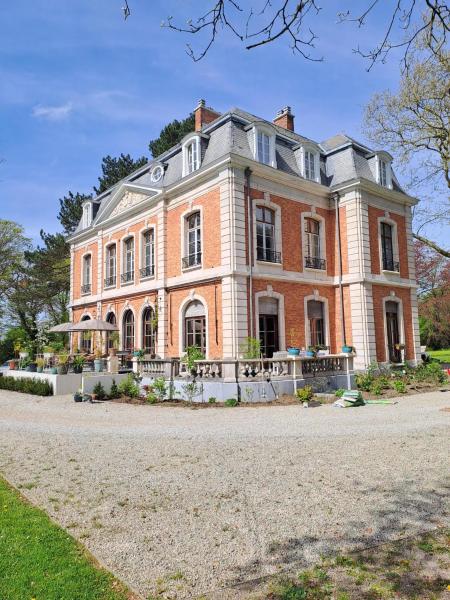Na fotografii je vidět objekt Le Petit Château Peltzer nacházející se ve městě Heusy.