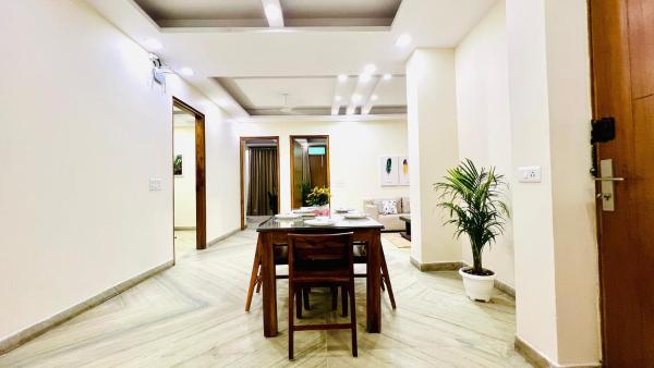 Bluo Modern 3bhk Rohini -Balcony, Lift , Parking - Delhi