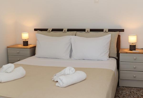 Na fotografii je vidět objekt Aira Apartments nacházející se ve městě Azolimnos.