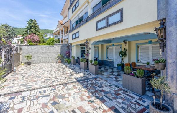 Na fotografii je vidět objekt Awesome Apartment In Selce With Wifi nacházející se ve městě Selce.