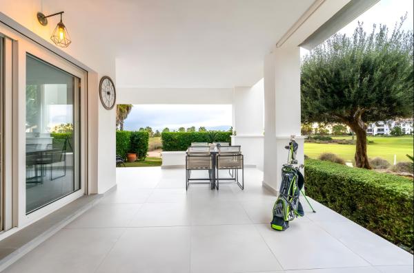 Na fotografii je vidět objekt La Isabella - La Torre Golf Resort nacházející se ve městě Roldán.