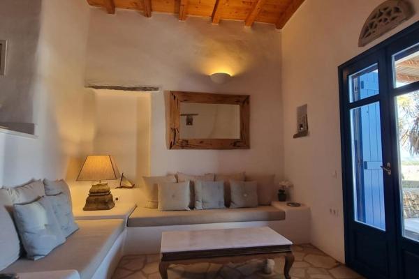 På billedet ses objektet Villa Kalliopi Ambelas Paros beliggende i byen Ampelas.