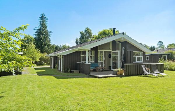 Na fotografii je vidět objekt Gorgeous Home In Fårevejle With Wifi nacházející se ve městě Fårevejle.