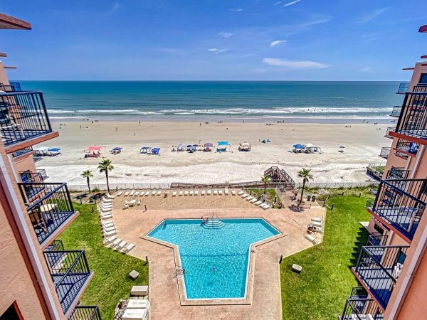 På billedet ses objektet Oceanfront Sunrise Overlooking Pool Walk to shopping dining Sunrise 805 beliggende i byen Edgewater.