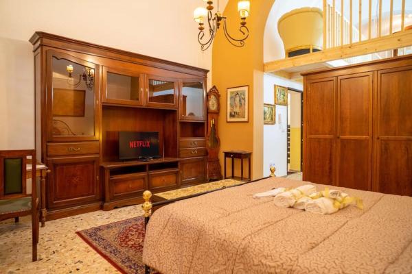 A la foto es mostra l'objecte Elegant Apartment in the Heart of Taranto w WiFi situat a la ciutat de Taranto.