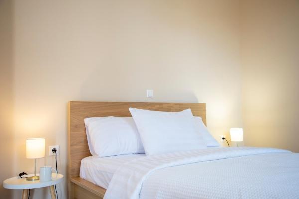 På bildet vises objektet Thisoa Aegina Studio 2 som ligger i byen Éjina (by).