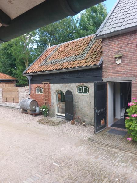 På billedet ses objektet Appartement De Stal op hof Buitenlust beliggende i byen Serooskerke.