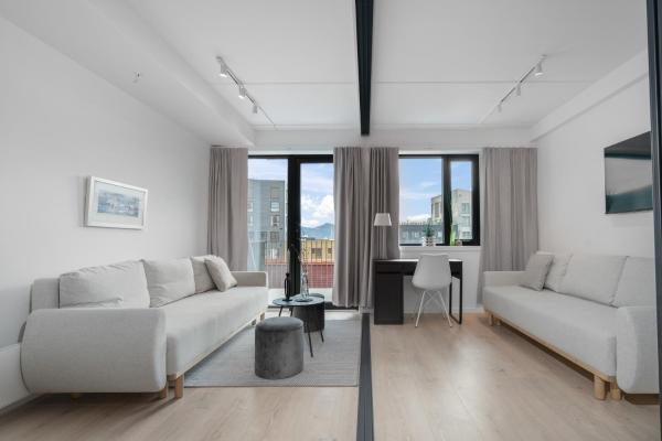 Sleek 1BD Apt with Sea View & balcony central, Tromsø
