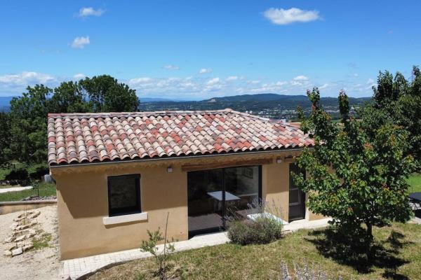 Nella foto è visibile l'oggetto maisonnette entre bois et champs situato nella città di Divajeu.