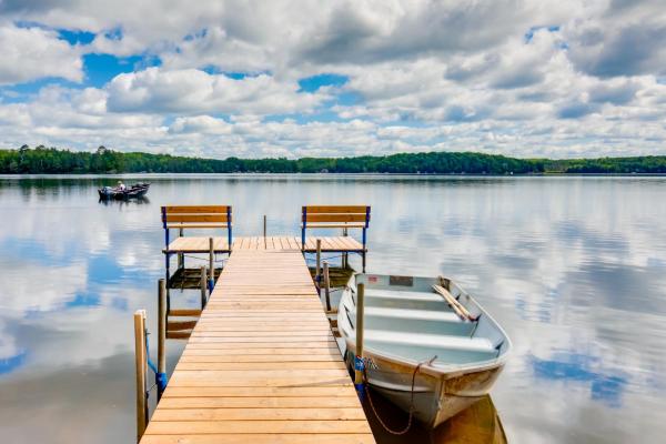 Na fotografii je vidět objekt Waterfront Wisconsin Cabin Private Dock, Grill nacházející se ve městě Harshaw.