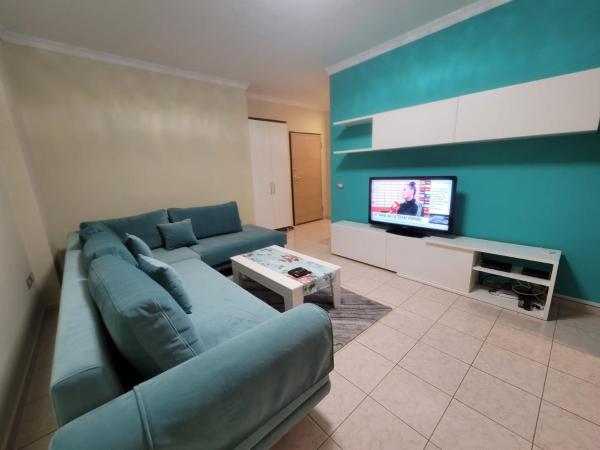 Na fotografii je vidět objekt Durres central station Apartament nacházející se ve městě Durrës.