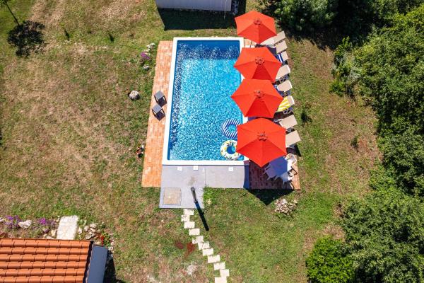 A la foto es mostra l'objecte Villa Mina - Orihi situat a la ciutat de Orihi.