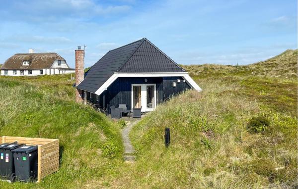 A la foto es mostra l'objecte Cozy Home In Hvide Sande With Sauna situat a la ciutat de Bjerregård.