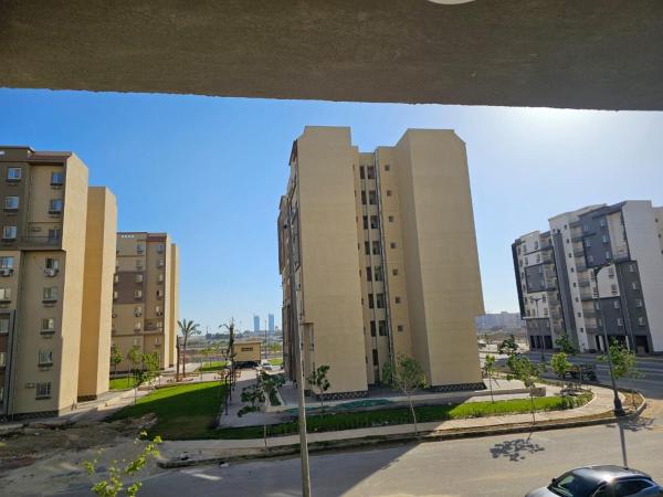 Auf dem Foto ist das Objekt شقة مفروشة مكيفة في قلب العلمين الجديدة in der Stadt Ad Darāzīyah zu sehen.