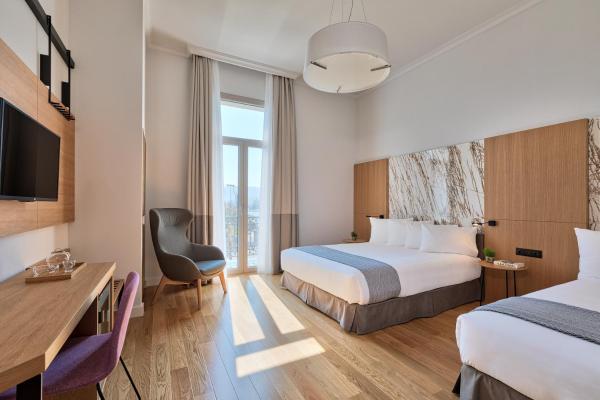 På bilden syns objektet Aegli Hotel Volos som ligger i staden Volos.