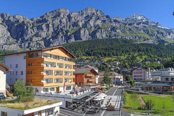 A la foto es mostra l'objecte Hotel Römerhof situat a la ciutat de Leukerbad.