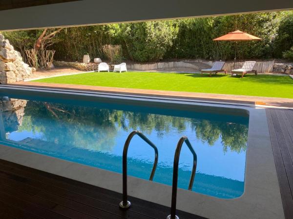 A la foto es mostra l'objecte Poolside Suite - Heated Shared Pool-Quinta da BellaVista situat a la ciutat de Santarém.