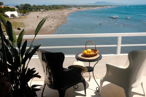 På billedet ses objektet Palastura Apartments beliggende i byen Ulcinj.