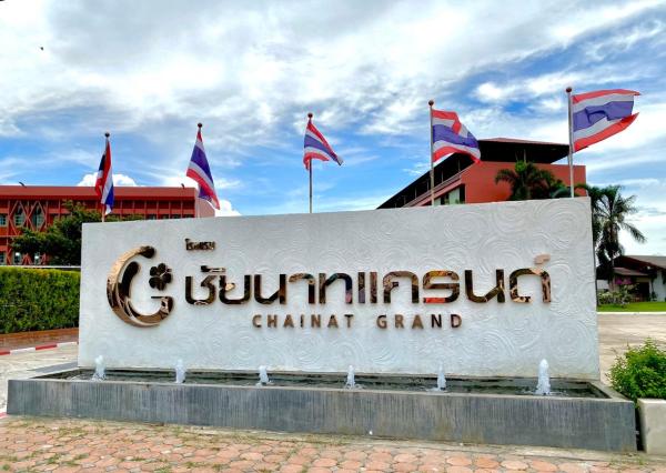 写真にはBan Oi Noi (2)市にあるChainatgrand Hotelが写っています。