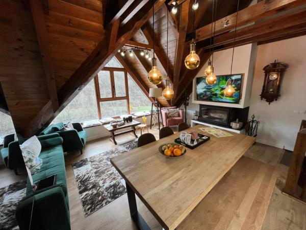 Na zdjęciu widoczny jest obiekt CASA MONTROMIES de Alma de Nieve położony w mieście Gessa.