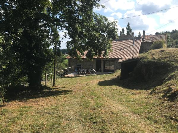 På billedet ses objektet Gîte 10 personnes Ardèche Jacuzzi beliggende i byen Chalencon.