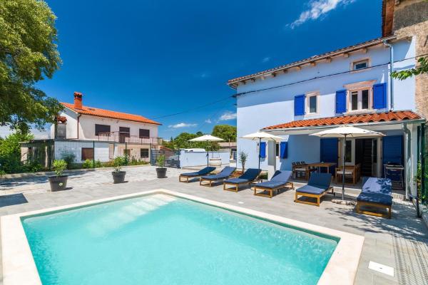 A la foto es mostra l'objecte Villa Istria AD 1749 situat a la ciutat de Barban.