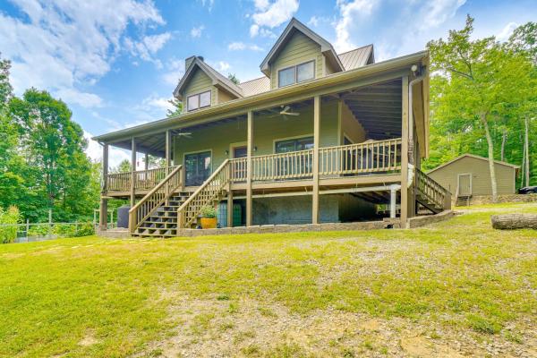 A la foto es mostra l'objecte Crawford Cottage with Fireplace and Mountain Views! situat a la ciutat de Crawford.