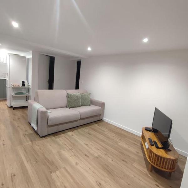 På billedet ses objektet Studio moderne 4 pers max proche Paris beliggende i byen Bruyères-le-Châtel.