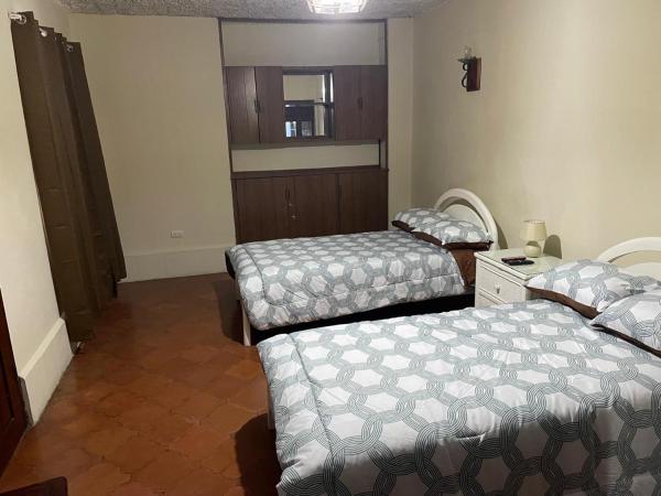 A la foto es mostra l'objecte Hogar Parroquia situat a la ciutat de Estación La Ermita.