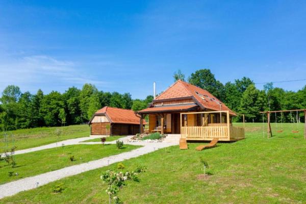 A la foto es mostra l'objecte Chalet Markoci With Hot Tub - Happy Rentals situat a la ciutat de Lipovača.