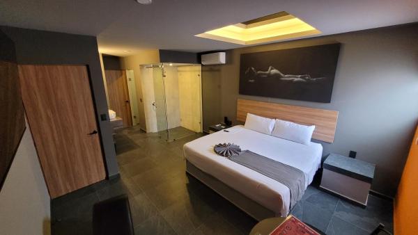 På bildet vises objektet 4Play Motel som ligger i byen Santa Cruz.