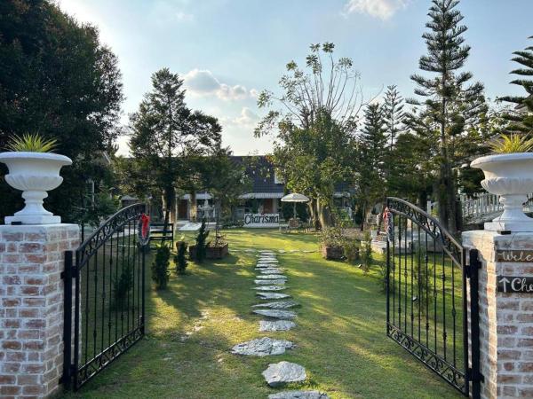Na fotografii je vidět objekt Charisma Resort nacházející se ve městě Ratchaburi.