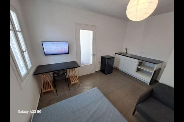 A la foto es mostra l'objecte Backpackers studio1 at The Grey House situat a la ciutat de Kalamata.