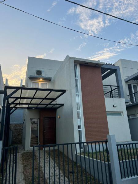 Kahathuduwa Golf Residence Luxury Family Home - Sri Lanka