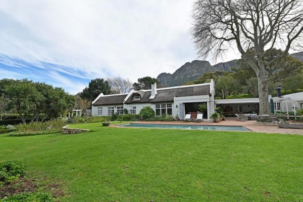 A la foto es mostra l'objecte Riverlea Villa Pool River Mountain Views Family Garden situat a la ciutat de Vredehoek.