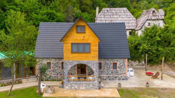 A la foto es mostra l'objecte villa prelatheth situat a la ciutat de Theth.