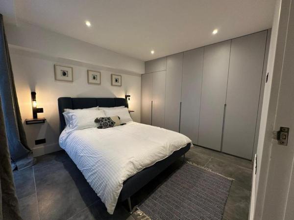 House - Sleeps 4 & Free Parking - Twickenham