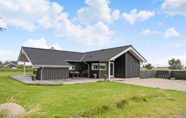 A la foto es mostra l'objecte Stunning Home In Rødby With Wifi situat a la ciutat de Rødby.