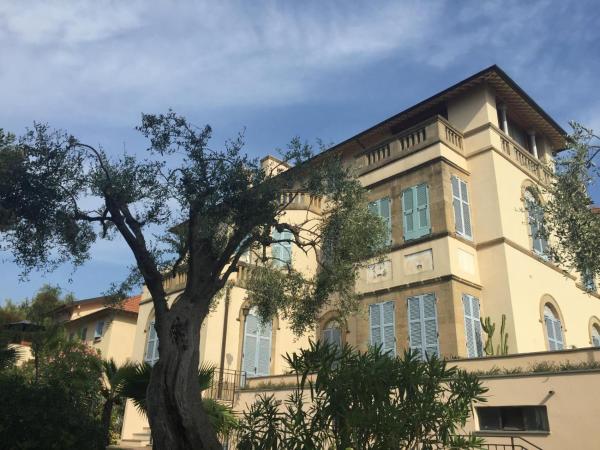 На фото показан объект Bordighera Castello Selva Dolce, расположенный в городе Borghetto San Nicolò.