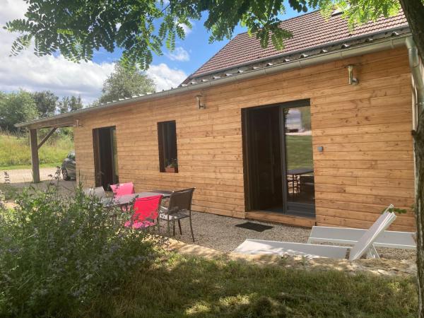 Na fotografii je vidět objekt Lodge détente et spa nacházející se ve městě Le Puley.
