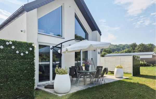 Na zdjęciu widoczny jest obiekt Gorgeous Home In Wapnica With Wifi położony w mieście Wicko.
