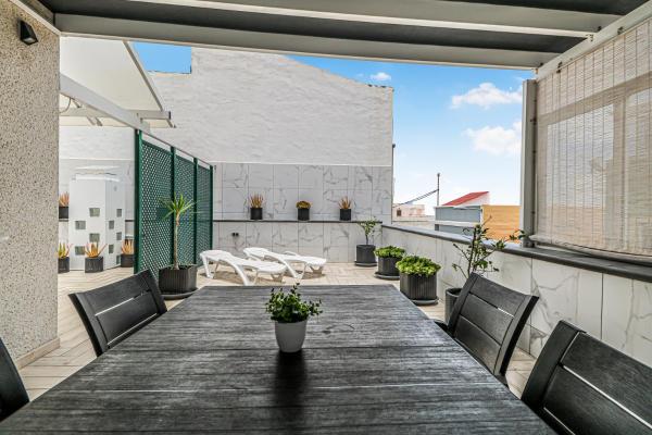 På billedet ses objektet Urban Rooms San Roque with Solarium beliggende i byen Las Rehoyas.