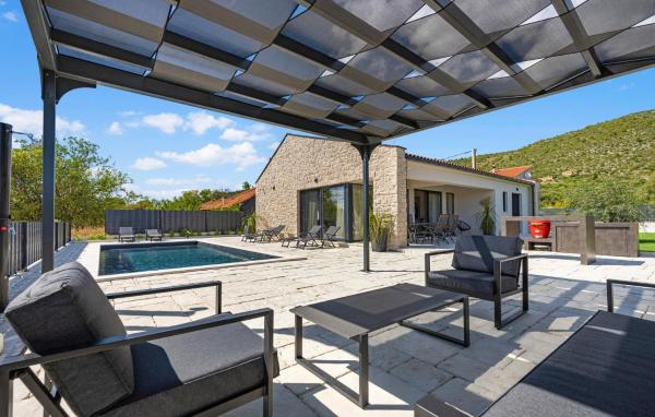 Na zdjęciu widoczny jest obiekt Stunning Home In Sibenik With Kitchen położony w mieście Danilo Biranj.