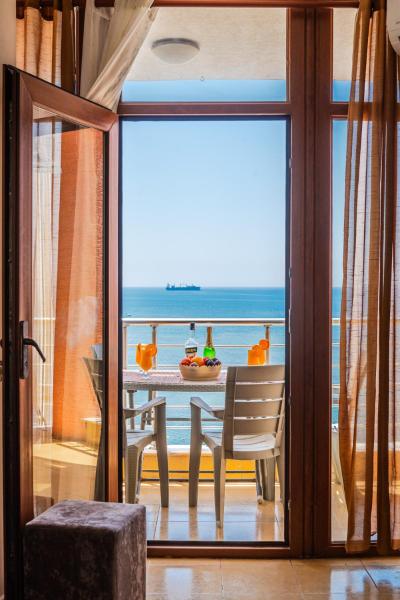 Na fotografii je vidět objekt City Oasis with a Sea View nacházející se ve městě Durrës.