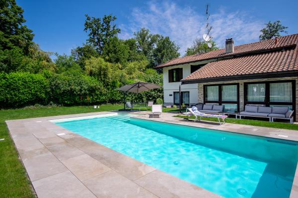 På billedet ses objektet VILLA NOVELLI con Piscina e ampio Giardino beliggende i byen Golasecca.
