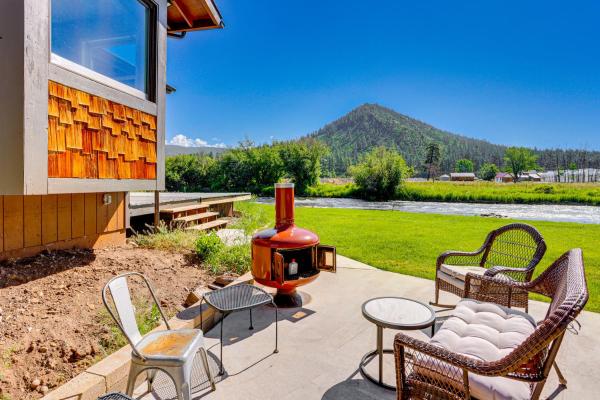 Na fotografii je vidět objekt Riverfront Bayfield Home with Deck and Gas Grill nacházející se ve městě Vallecito.